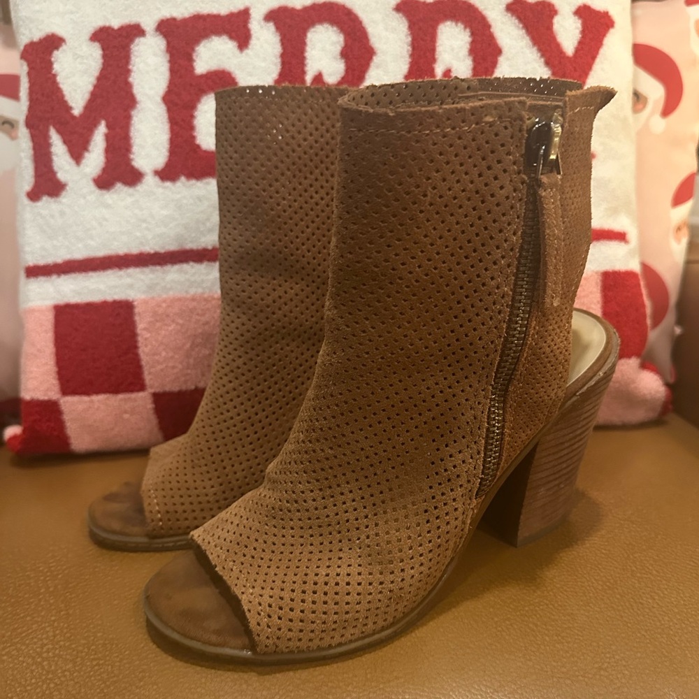 Dolce Vita heels/booties